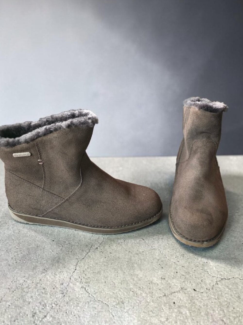 NWOB EMU ( 8 ) TASMAN MINI Waterproof Suede Sheep Fur Ankle Boot